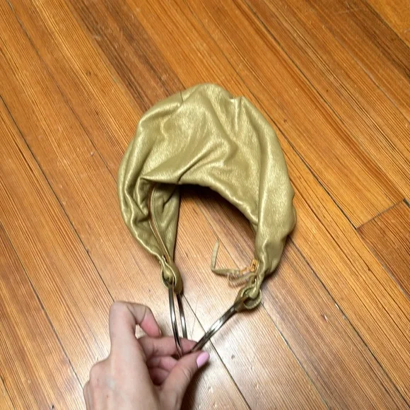 Gold purse with ring handles - Picture 2 of 8